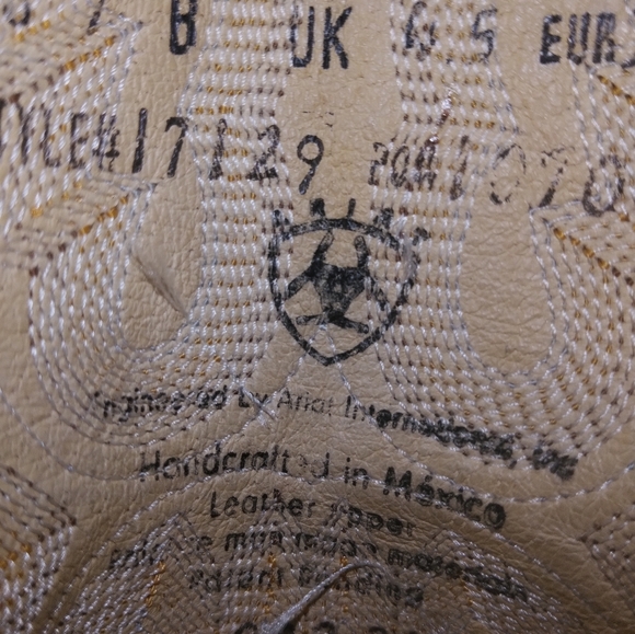 Ariat boots size 7 - Picture 3 of 7